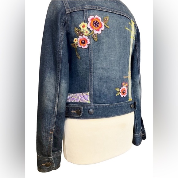 Classic blue Jean jacket Embroidered appliqué patchwork women’s size Small - Picture 4 of 10